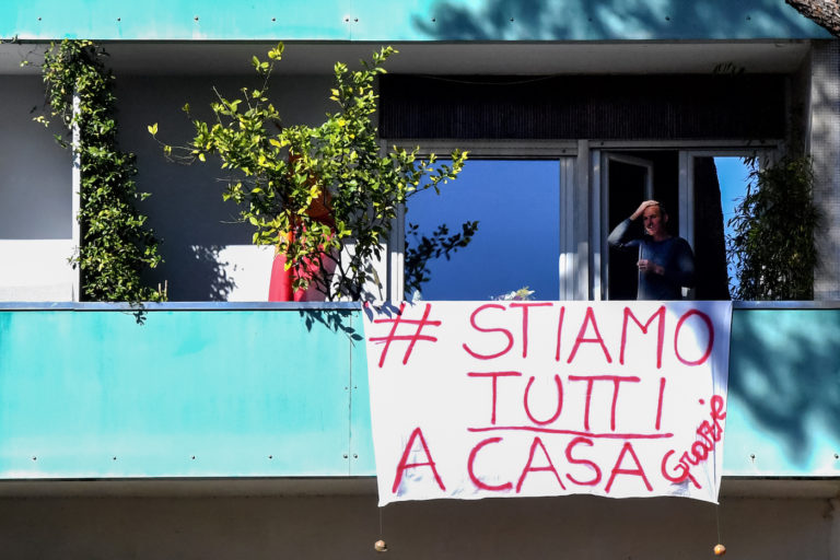 Pasqua con i tuoi e l’estate con chi vuoi. Forse.
