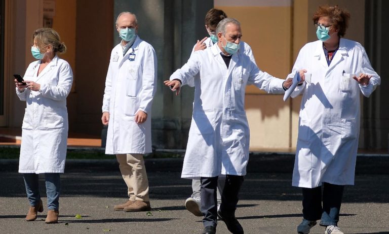 I camici bianchi continuano a morire
