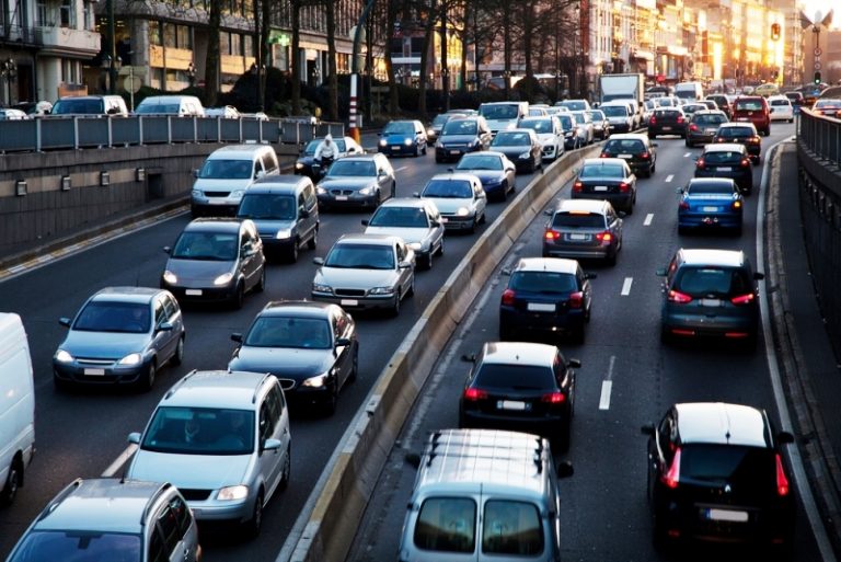 In Italia tanto riciclo, ma poche rinnovabili e troppe auto