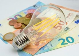 Aumenti bollette luce gas, nel 2022 rischio stangata, 3.000 euro a famiglia