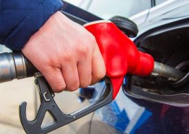 Prezzi carburanti, benzina tocca quota 2 euro al litro